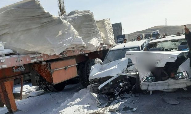 برخورد شدید یک دستگاه تریلی با چند خودرو در اتوبان پیامبر اعظم/یک فوتی وشش مصدوم